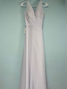 Elegant White V-Neck Pleated Bodice Evening Dress